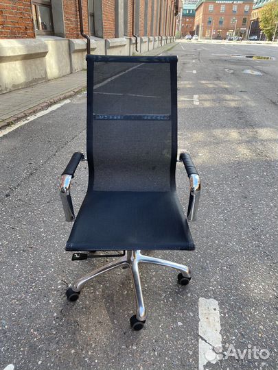 Офисное кресло