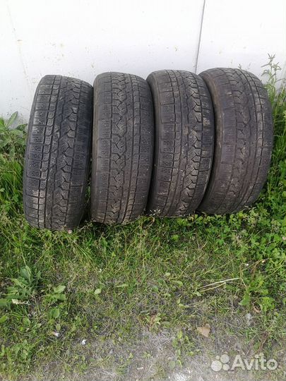 Kumho I'Zen RV Asymmetric 225/60 R17 99H