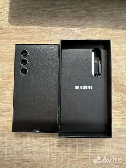 Samsung Galaxy S23, 8/256 ГБ