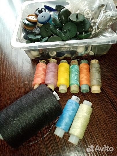 Пуговицы,нитки,петли,кнопки СССР