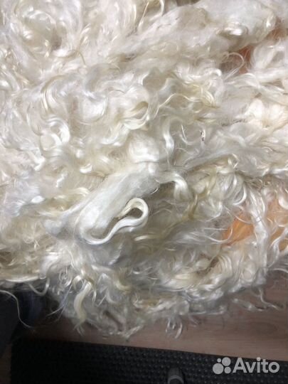 Пух козий белого цвета