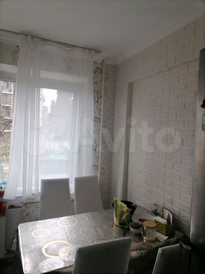 2-к. квартира, 52 м², 2/5 эт.