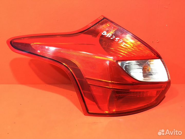 Фонарь для Ford Focus 3 pnda 1.6L 1596 (Б/У)