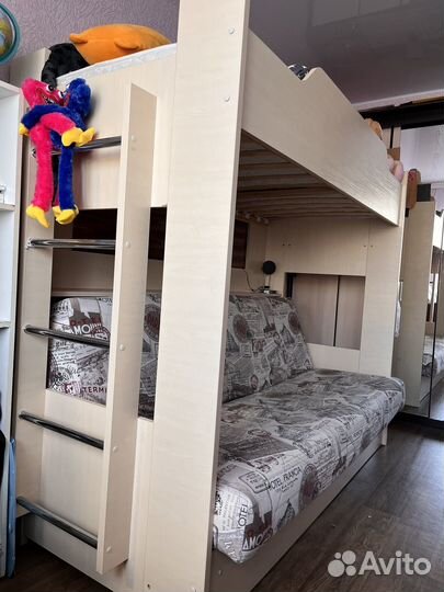 Двухъярусная кровать с диваном