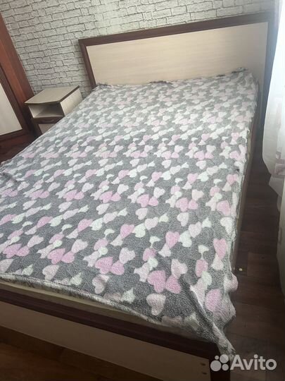 Кровать с тумбочкой