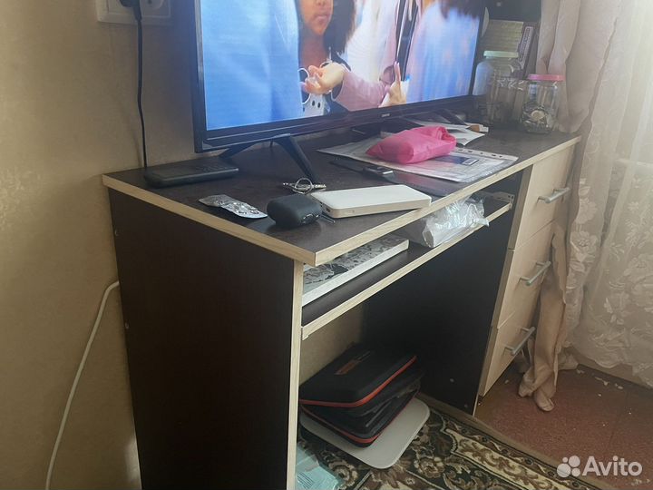 Стол компьютерный