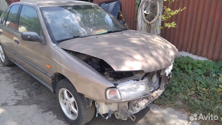 Разбор на запчасти Nissan Primera 1993 P10