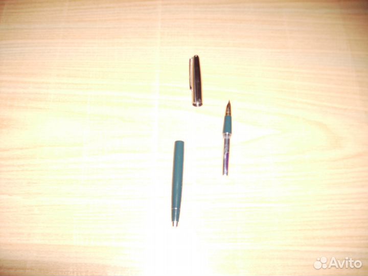 Ручка с золотым пером