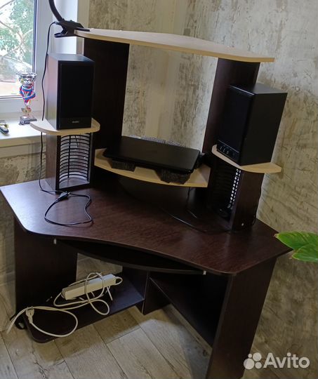 Продам компьютерный стол