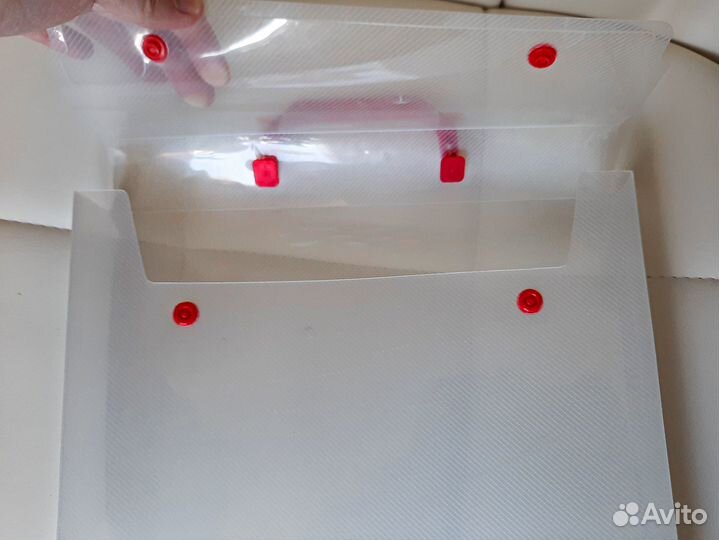 Пластиковый портфель. Папка конверт на кнопках