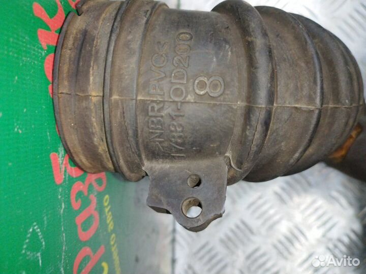 Патрубок воздушного фильтра Toyota Avensis