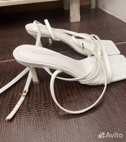 Босоножки на шпильке