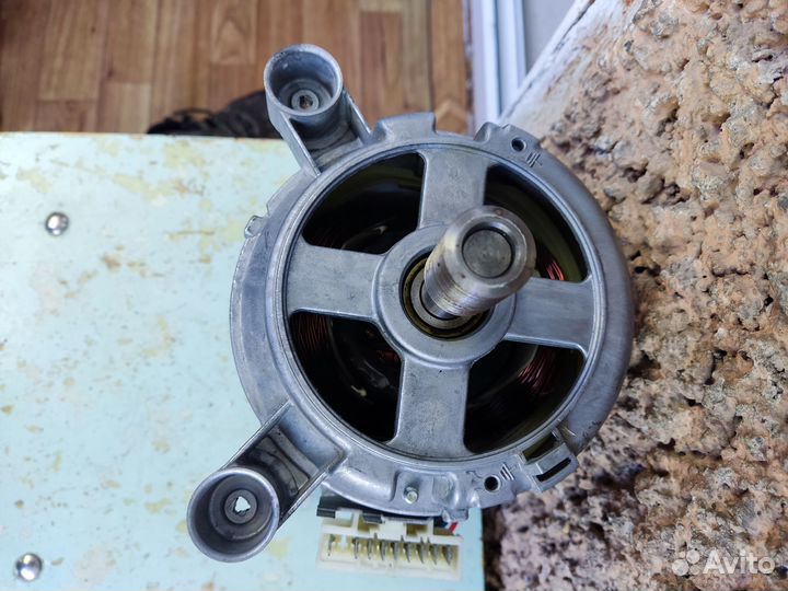 Двигатель от стиральной машины Zanussi