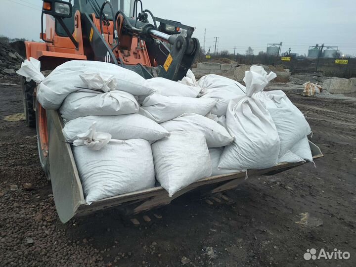 Уголь и дрова в мешках