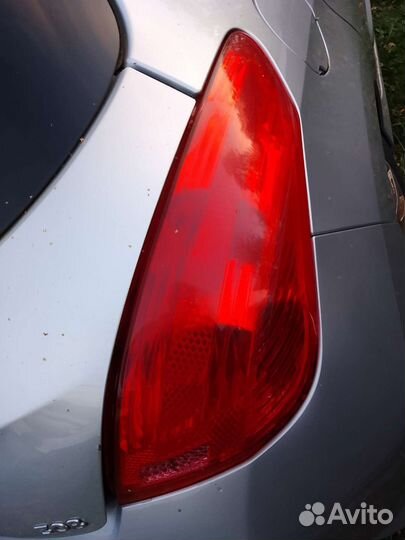 Фонарь правый Peugeot 308