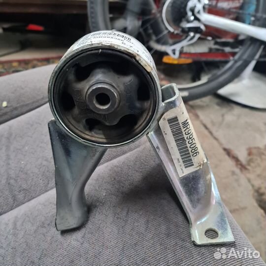 Подушка двигателя airtrek/outlander MR995086