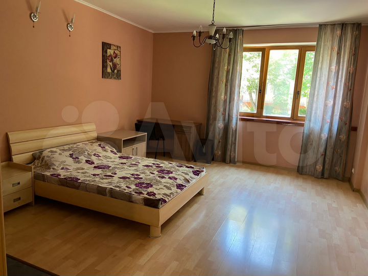 3-к. квартира, 120 м², 1/3 эт.