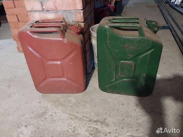 Канистры металлические 20 литров