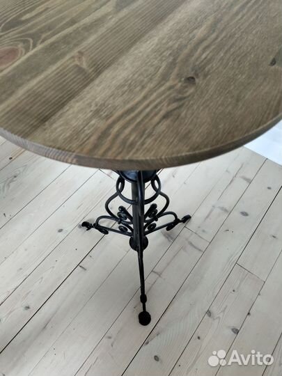 Декоративный столик