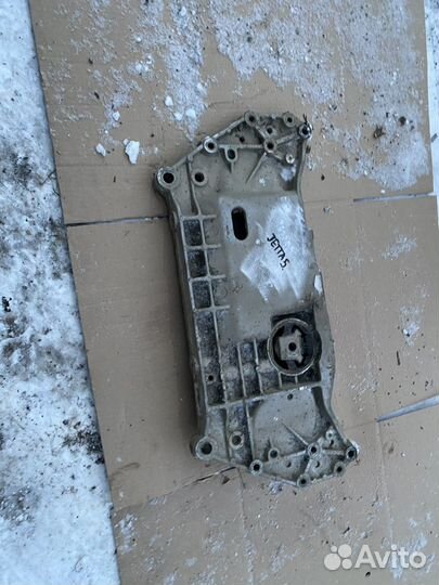 Передний подрамник Volkswagen Jetta 5