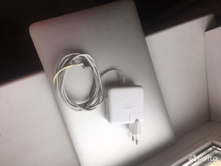 Macbook air (11-inch mid 2012)