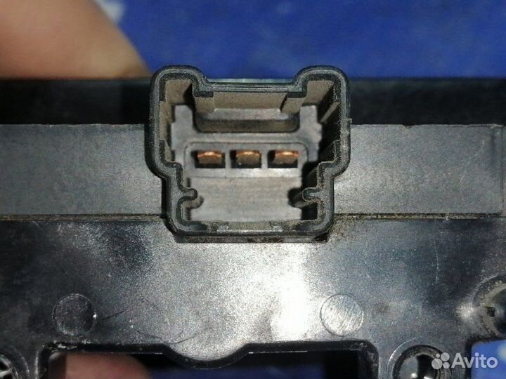 Кнопка открывания багажника Nissan Teana J31 седан