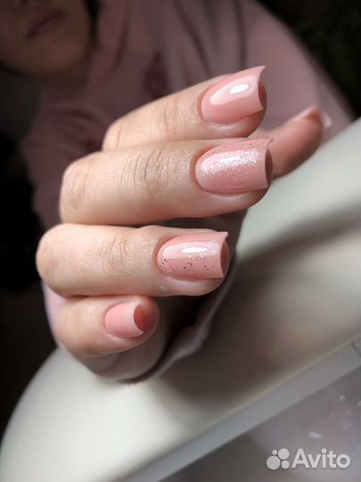 Модель на маникюр