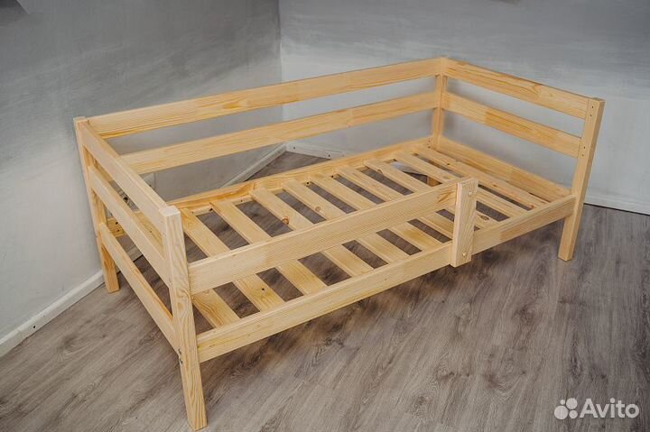 Детская кровать из массива