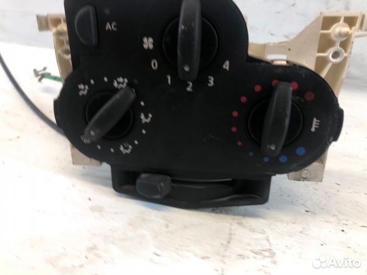 Панель управления климат-контролем Renault Logan 1