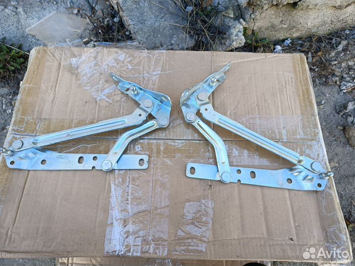 Петля крышки багажника новая Форд Фокус2 седан