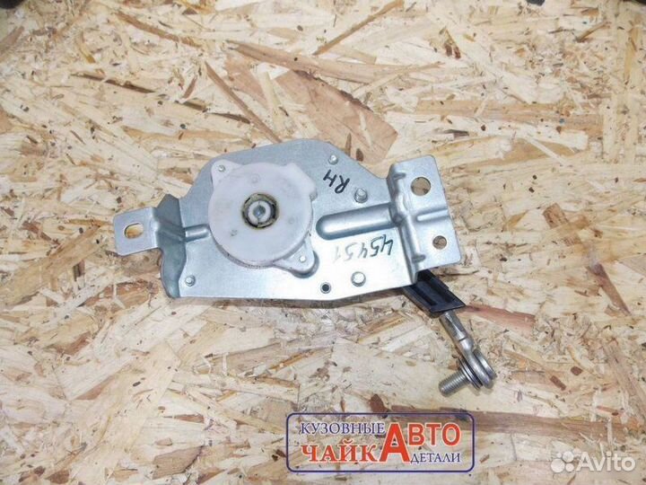 Тросик багажника правый Mitsubishi Outlander CW