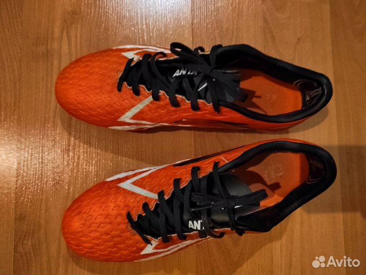 Футбольные бутсы anta