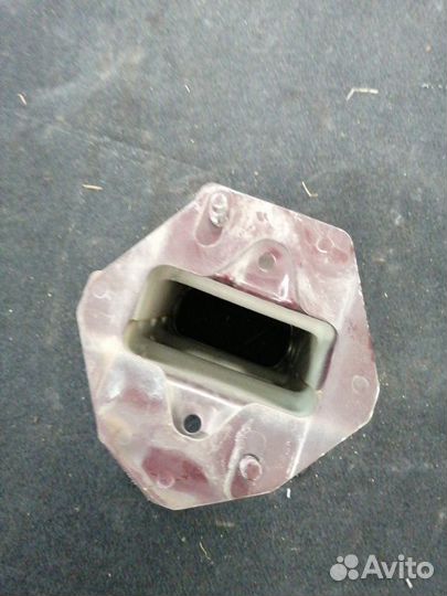 Крепление усилителя бампера переднее правое Nissan