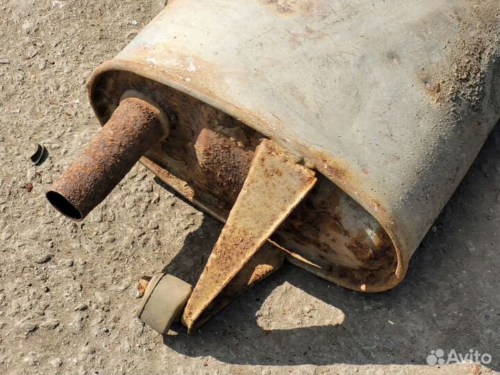 Глушитель(банка) на Toyota Corolla E120