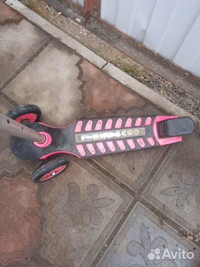 Самокат трехколесный