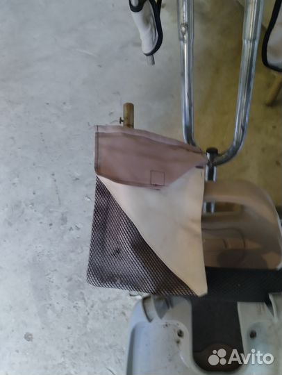 Трехколесный велосипед с ручкой