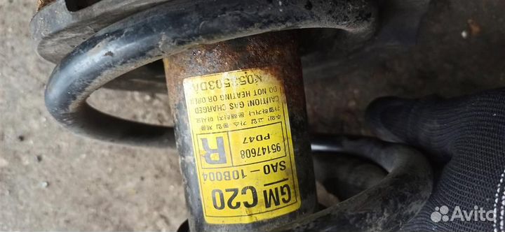 Амортизатор передний правый Opel Antara 2010-2015