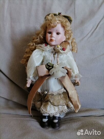 Коллекционная фарфоровая кукла с клеймом