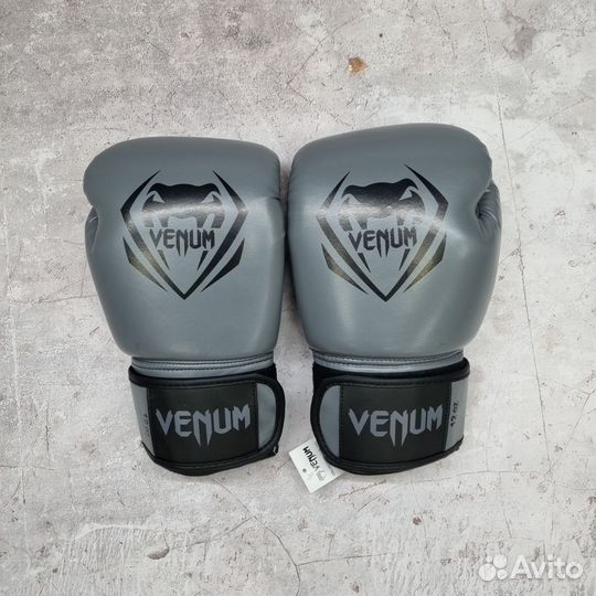 Боксерские перчатки Venum серый