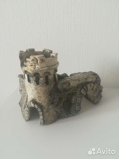 Замок в аквариум