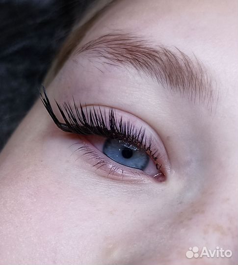 Наращивание ресниц в салоне