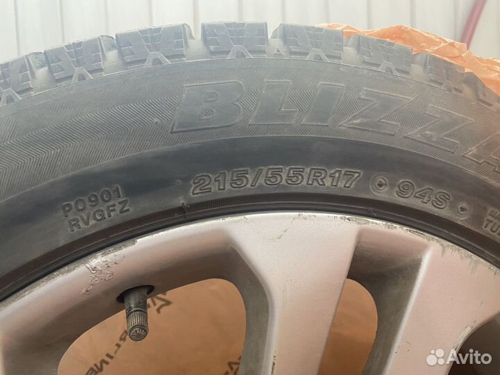 Bridgestone Blizzak Revo GZ 215/55 R17