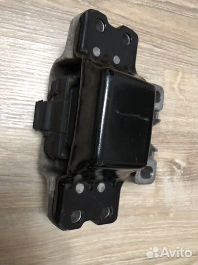 Опора подушка коробки передач volkswagen skoda VAG