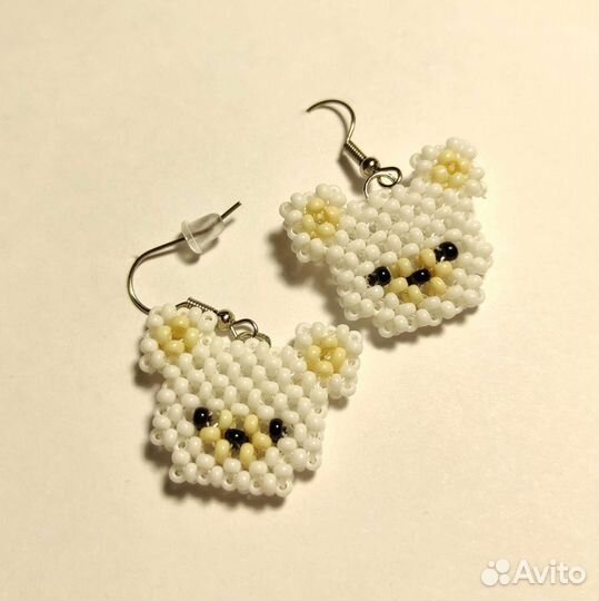 Серьги из бисера; белые мишки