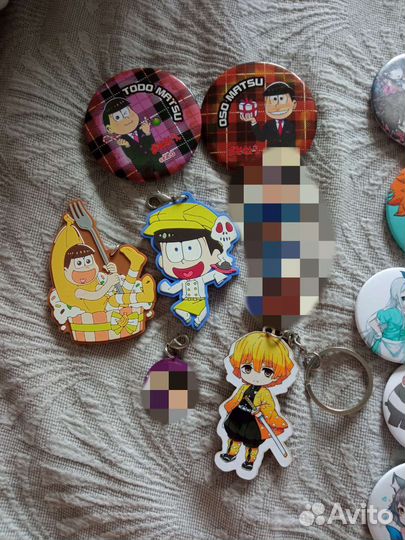 Аниме значки и брелки