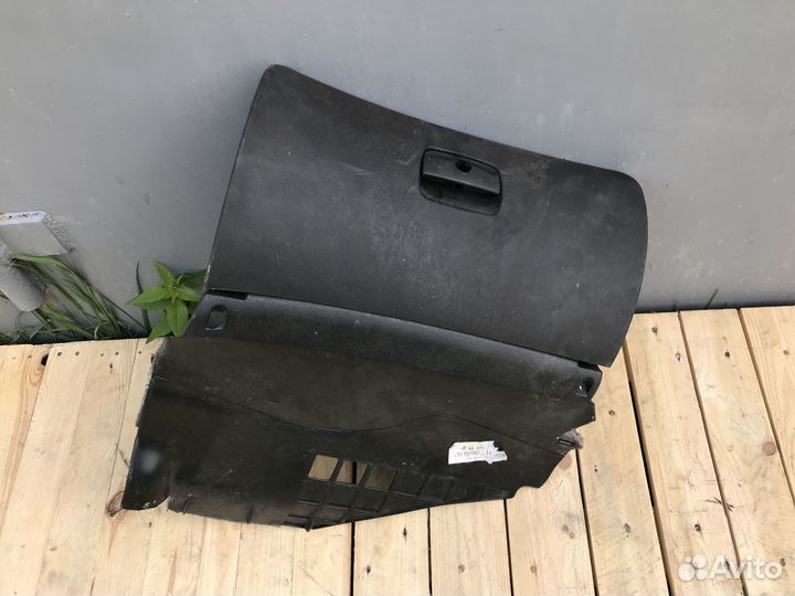 VW Passat B5/B5+ Бардачок