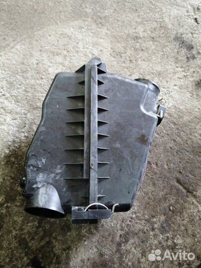 Корпус воздушного фильтра Toyota Corolla E120