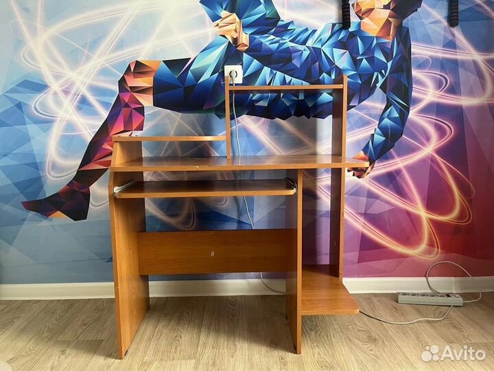 Компьютерный стол