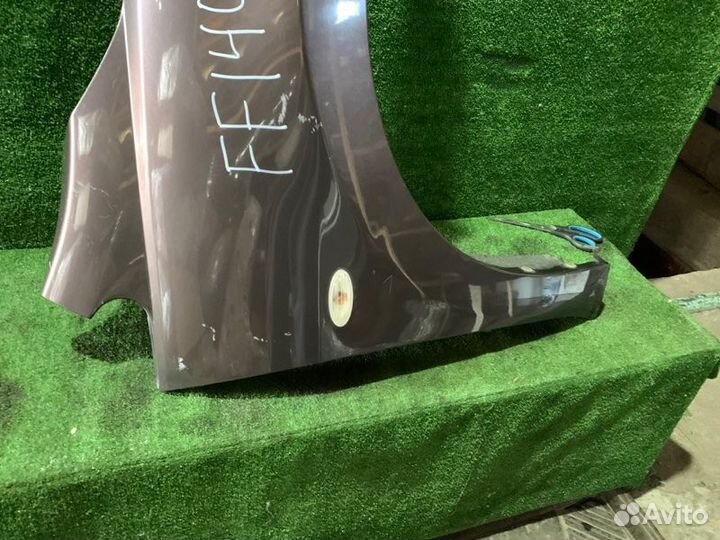 Крыло переднее правое Nissan Tiidda C11