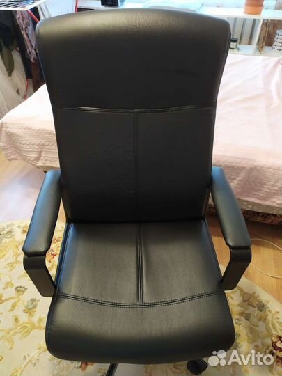 Кожанное кресло